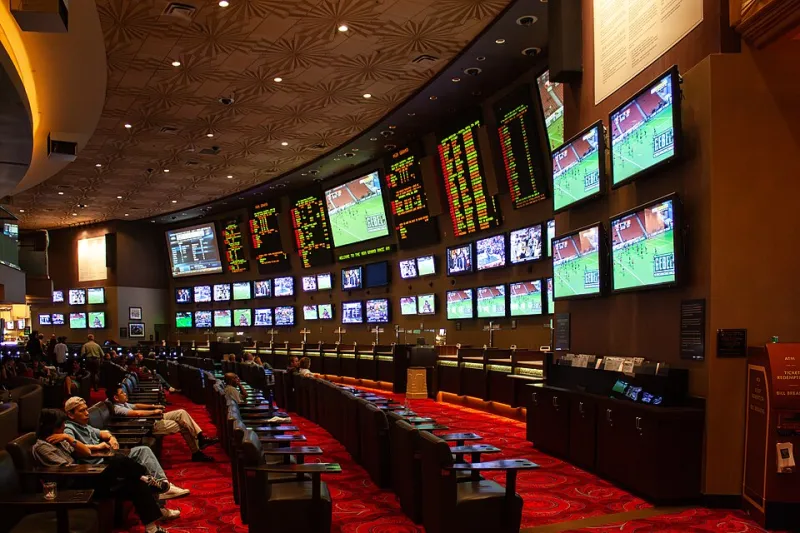 Scommesse in Tempo Reale o Prima della Partita: Come Scegliere l'Approccio Giusto